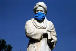 اقدام نمادین در دوران شیوع کرونا روی مجسمه مشاهیر + عکس
