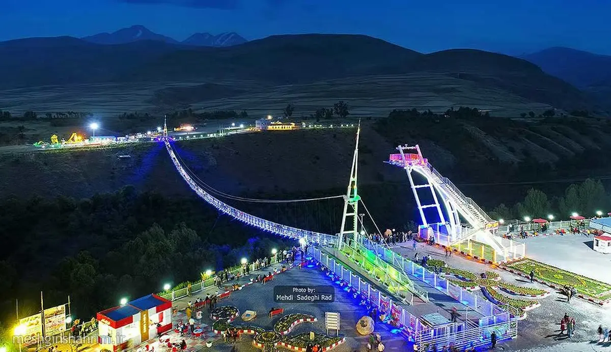 عکس / نمایی زیبا از پل معلق مشکین شهر