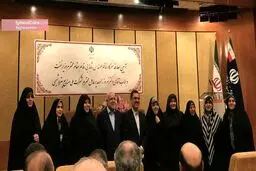 عکس یادگاری وزیر نفت در بین 8 خانم