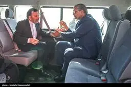 خوش و بش جالب دو وزیر دولت در خودرو/عکس