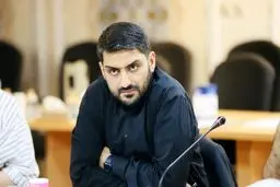 دیپلماسی میان مشت و دست