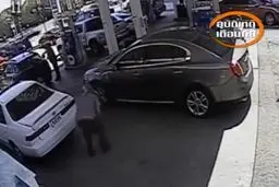 تصاویری از جدیدترین روش سرقت در پمپ بنزین‌ها