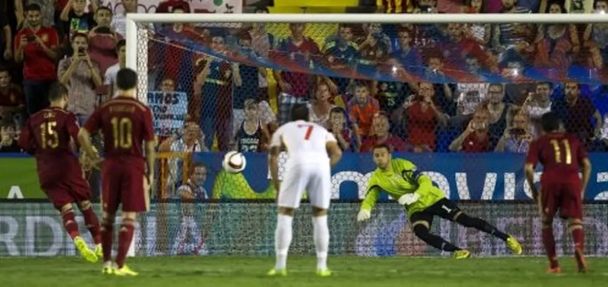 عکس/ پنالتی راموس به سبک علی کریمی!