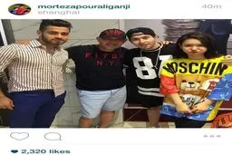 عکسی از مرتضی پورعلی گنجی در پشت صحنه یک فیلم چینی