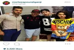 عکسی از مرتضی پورعلی گنجی در پشت صحنه یک فیلم چینی