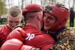 مبارزه خونین کماندوهای روس بر سر کلاه قرمز/تصاویر