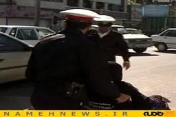 اقدام زیبا و انسان دوستانه پلیس راهور در زاهدان/ عکس