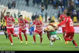 عکسی جالب از هانی نوروزی در کنار بازیکنان پرسپولیس