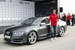 رونالدو و خودرو آئودی جدیدش/ عکس