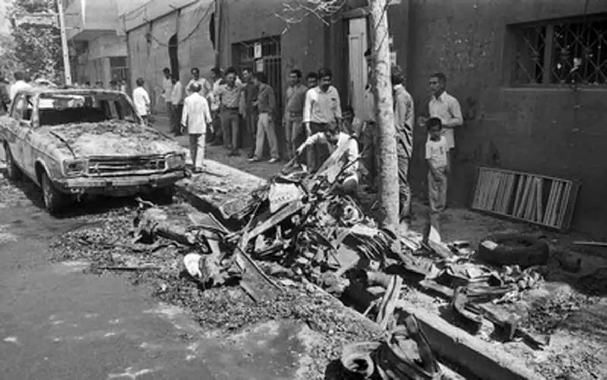 ۳۲سال قبل؛ انفجار بمب منافقین در خیابان ۱۷شهریور/تصاویر