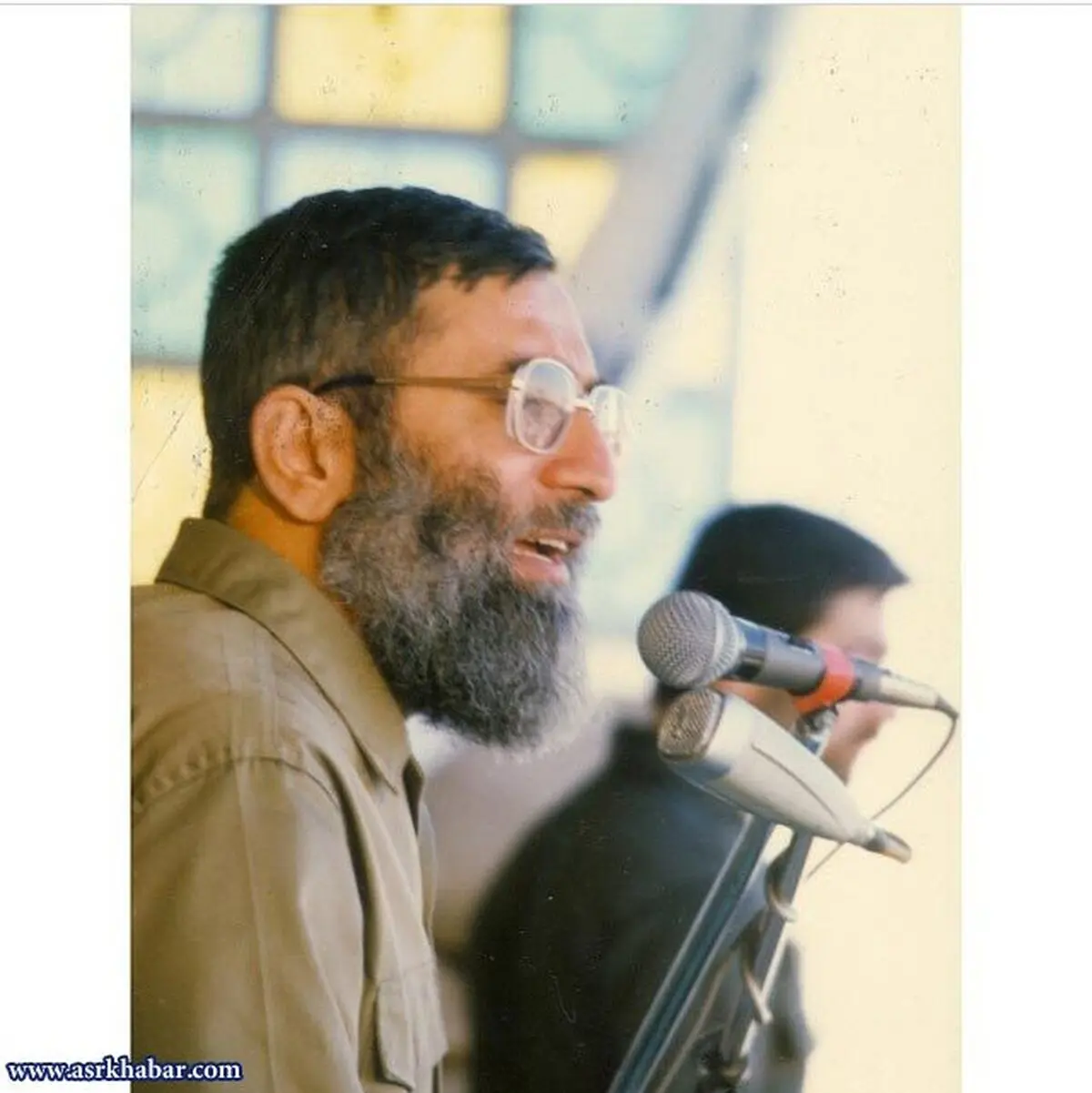 عکس قدیمی از رهبر انقلاب در جنگ