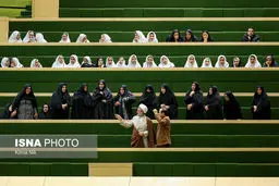 عكس: دانش آموزان ناظر صحن علني مجلس