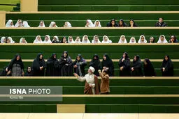 عكس: دانش آموزان ناظر صحن علني مجلس
