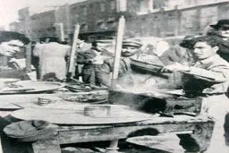 عکس دیده نشده از جگرکی‌های خیابانی در تهران قدیم!