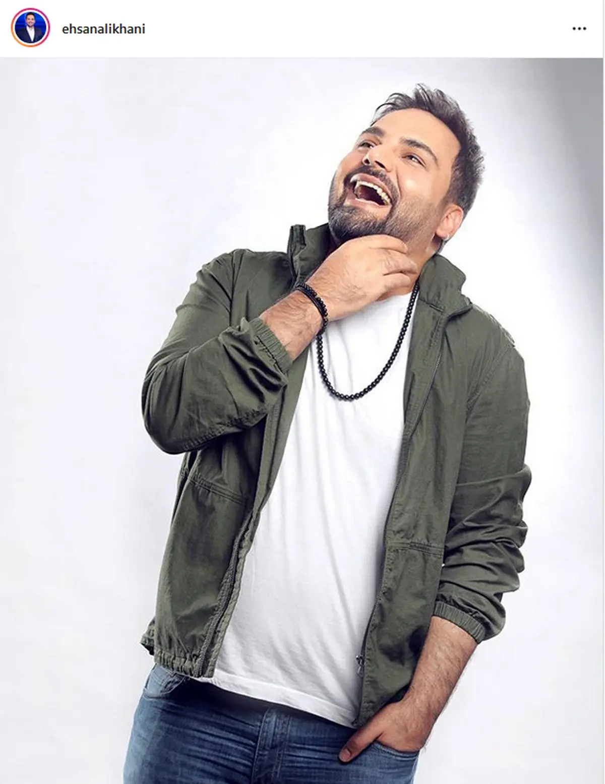 احسان علیخانی با تیپ غیر رسمی خارج از تلویزیون + عکس