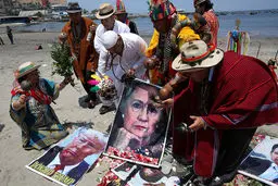 کلینتون و ترامپ زیر دستان جادوگران!/عکس