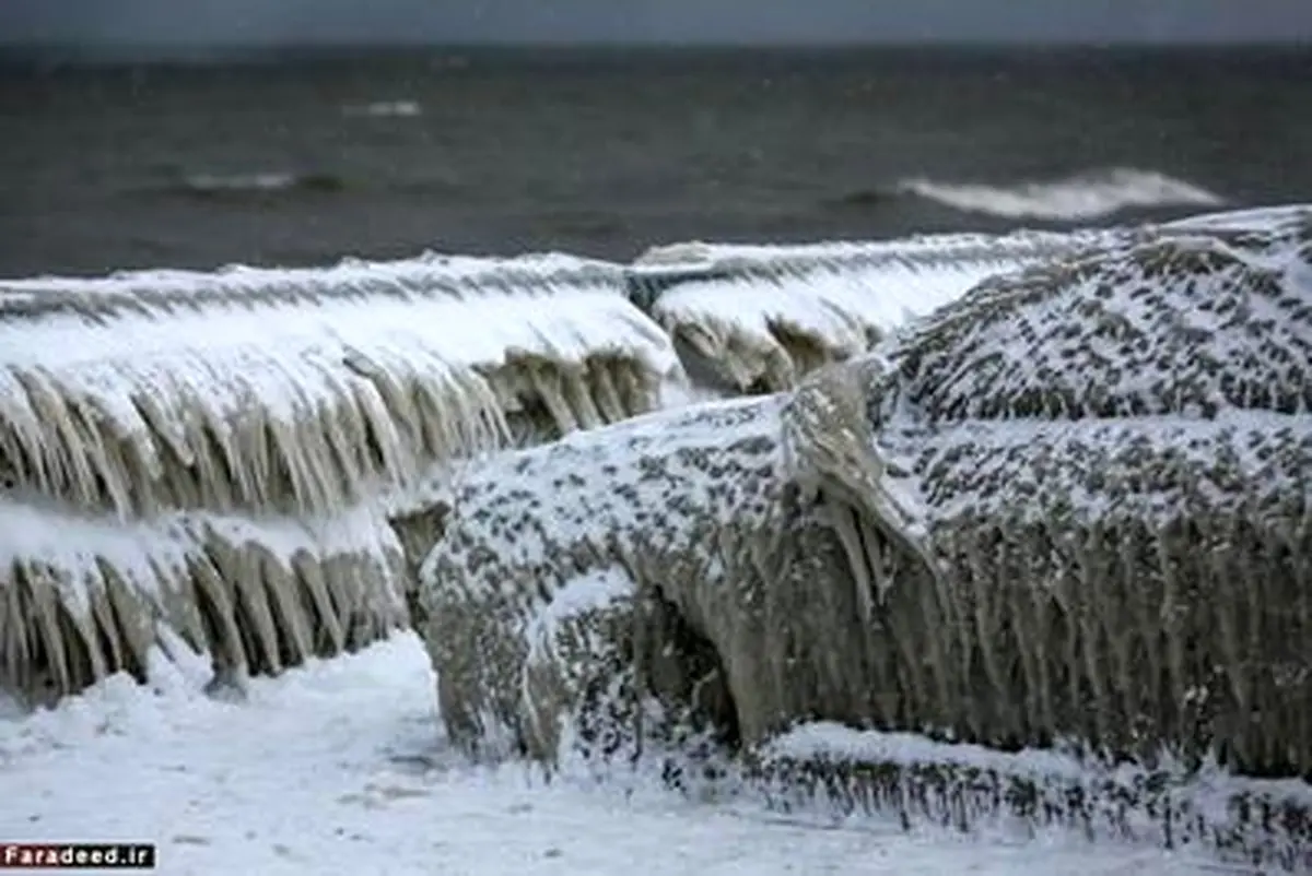 سرمایی که ماشین را فریز می‌کند! /تصاویر