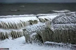 سرمایی که ماشین را فریز می‌کند! /تصاویر