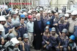 حضور روحانی، رئیس جمهور در جمع کارگران شرکت صبا فولاد هرمزگان/عکس