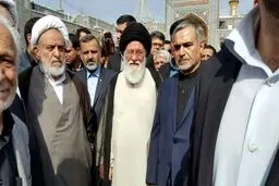 عکس یادگاری حسین فریدون و علم‌الهدی در حرم امام رضا (ع)