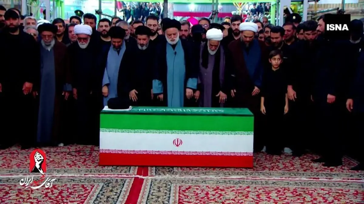 قالیباف ، اژه ای ، سید حسن خمینی و جمعی از مقامات در صف نماز 