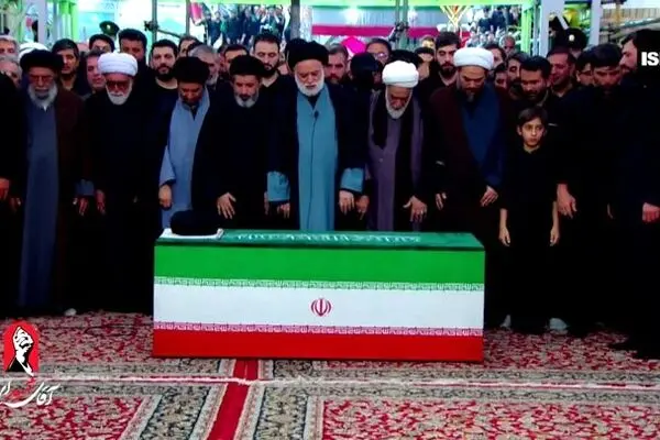 قالیباف ، اژه ای ، سید حسن خمینی و جمعی از مقامات در صف نماز 