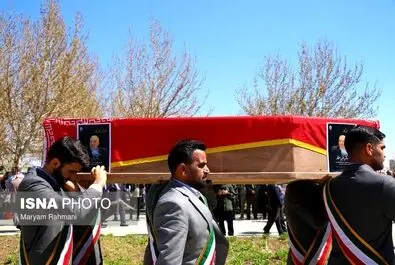 اکبر اعتماد