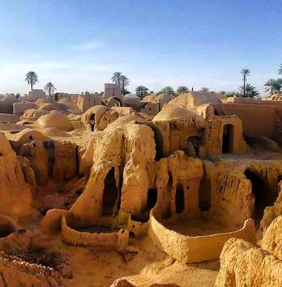 اصفهک کجاست؟ روستای لرزان متروکه