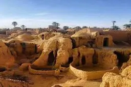 اصفهک کجاست؟ روستای لرزان متروکه