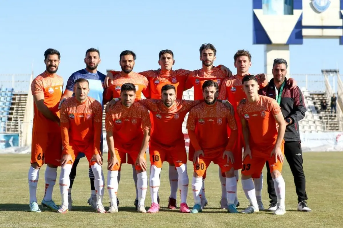 مس سون گون سومین سرمربی را هم دید!