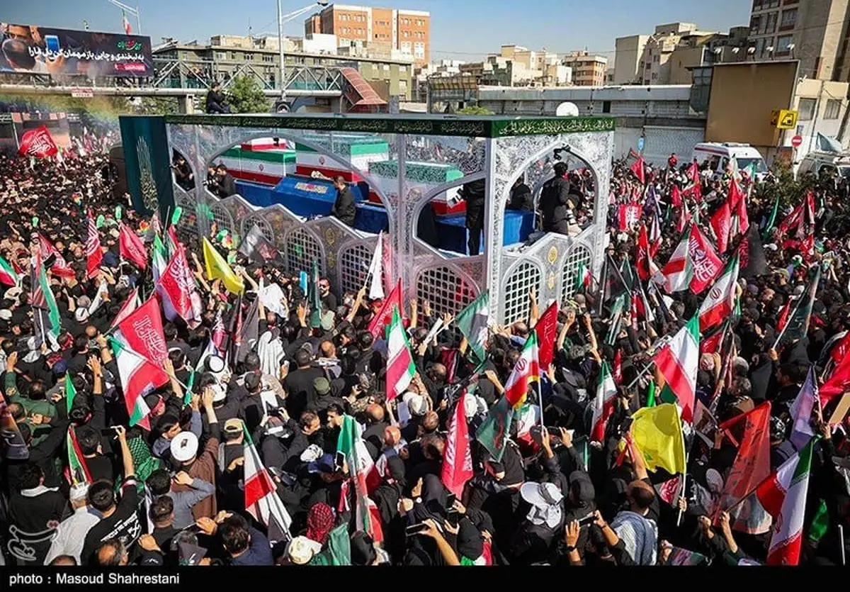 تصاویر خاص از خودروی حامل پیکر رهبر شهید انقلاب