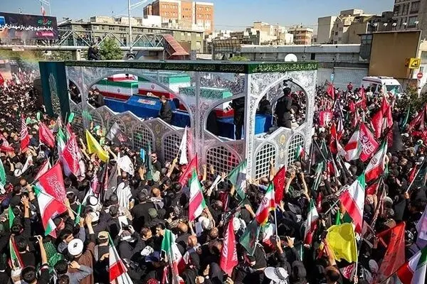 تصاویر خاص از خودروی حامل پیکر رهبر شهید انقلاب