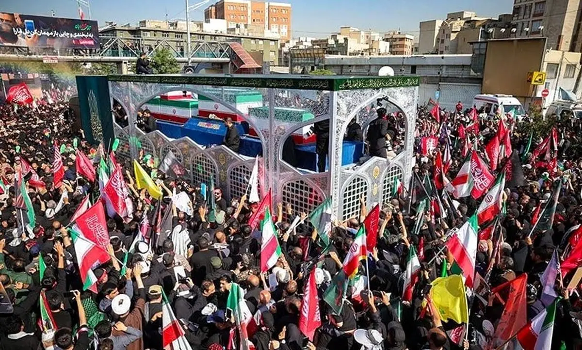 تصاویر خاص از خودروی حامل پیکر رهبر شهید انقلاب
