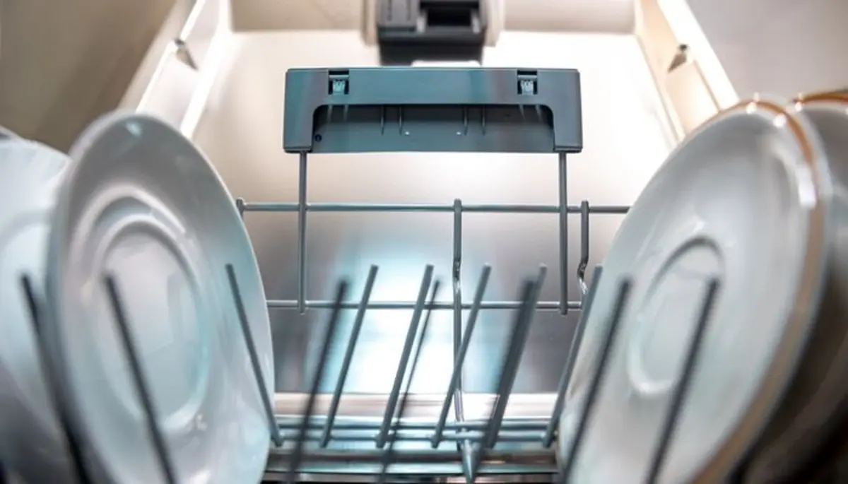 معرفی ماشین ظرفشویی صنعتی، مزایا و معایب آن
