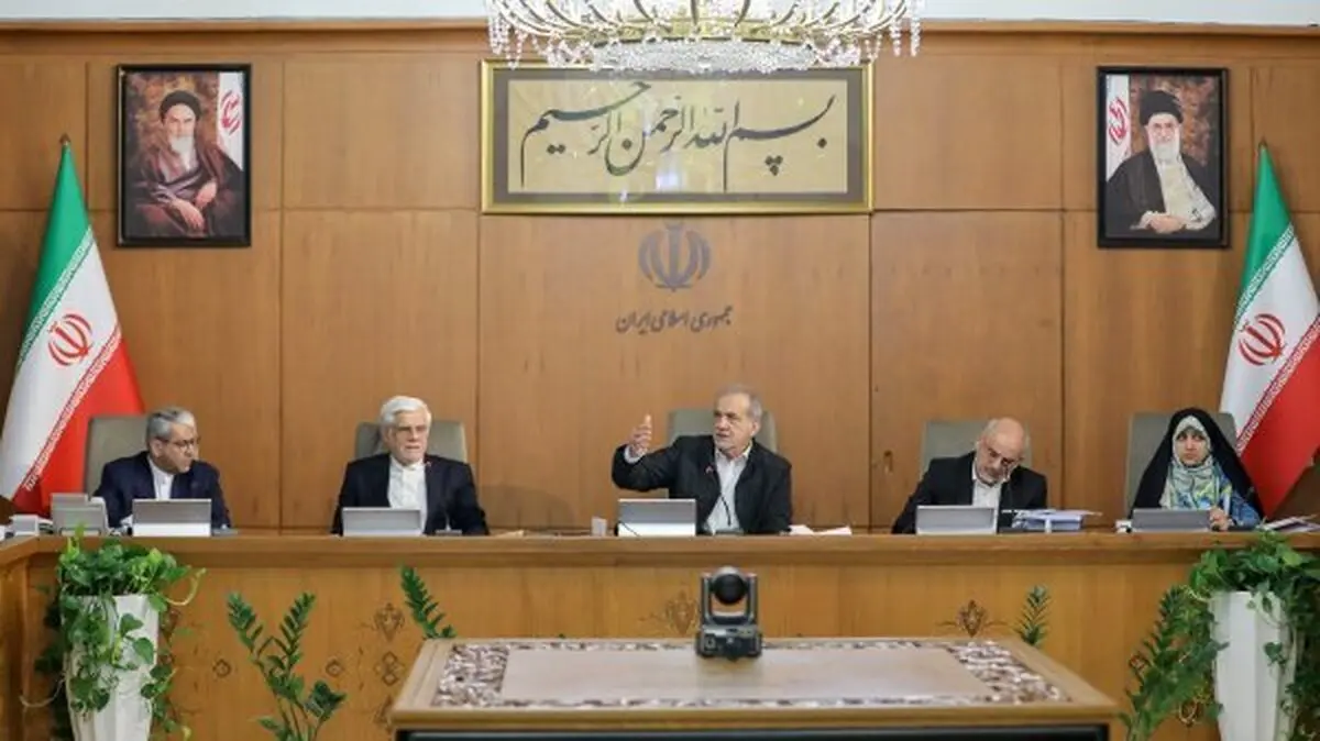 تصمیم دولت برای بررسی موضوع افزایش اختیارات استانداران استان‌های مرزی؛ کمیته‌ سه نفره تشکیل شد