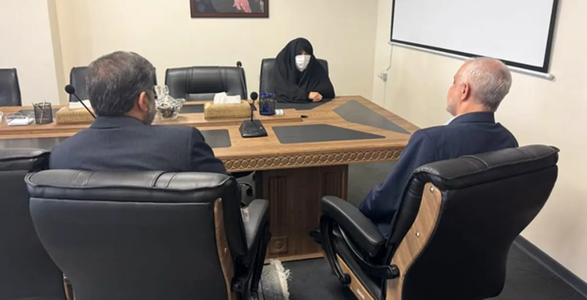 کسب اجازه اوحدی از جمیله علم‌الهدی برای آغاز مراسمات سالگرد شهید رئیسی