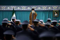 سلام نظامی رهبر انقلاب در دیدار با فرماندهان نیروی هوایی