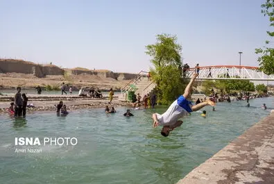 شنا در رودخانه