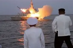 بازدید رئیس کره شمالی از آزمایش موشک‌های کروز همزمان با آغاز رزمایش آمریکا و کره جنوبی