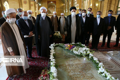 رئیس جمهور متخب در مرقد امام (ره)