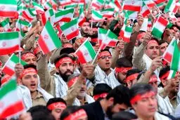 لحظه نوای ایران ای حریم رضای بسیجیان در حسینیه امام(ره)