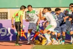 پرچم جنجالی و جلوگیری از گل تماشایی(عکس)