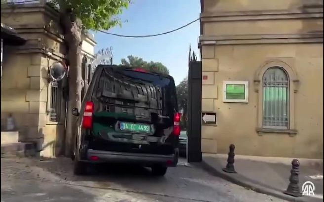 لحظه ورود هیئت‌های اروپایی به کنسولگری ایران در استانبول