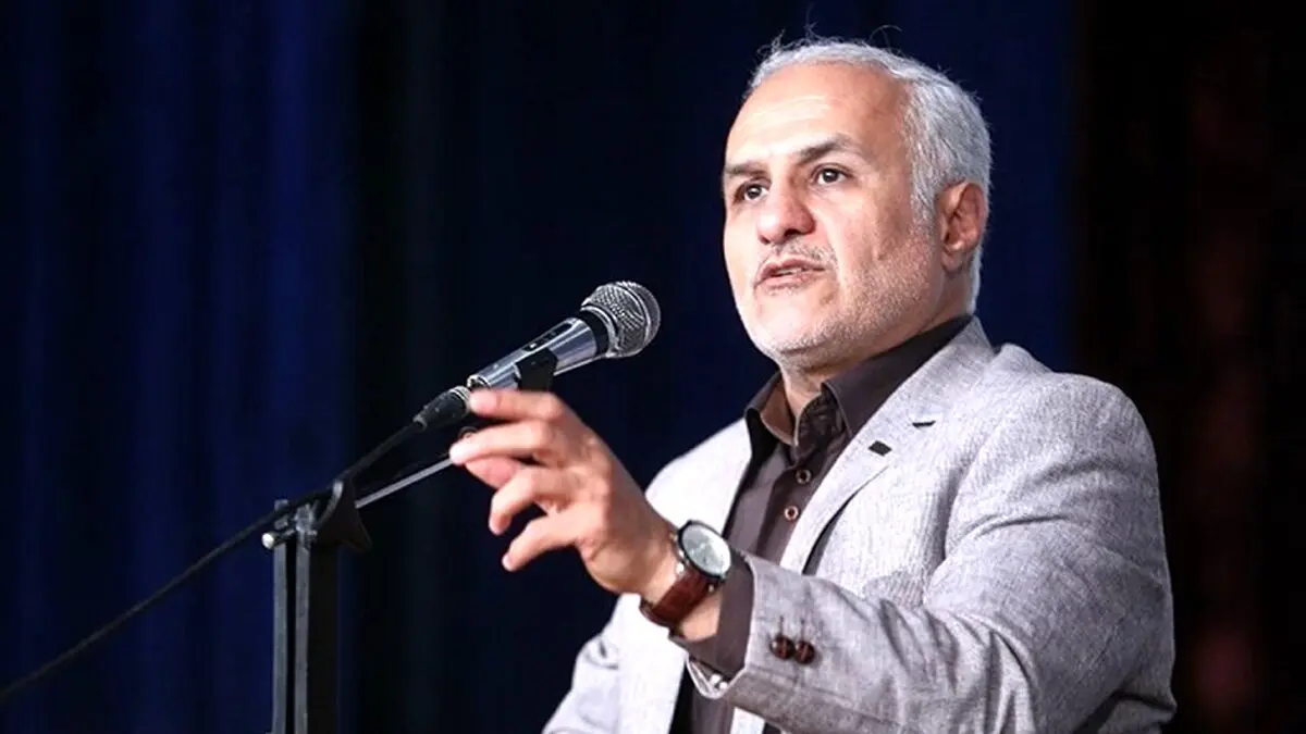 ادبیات تند حسن عباسی علیه روحانی: امام گردن کلفت تر از روحانی یعنی منتظری رو عزل کرد