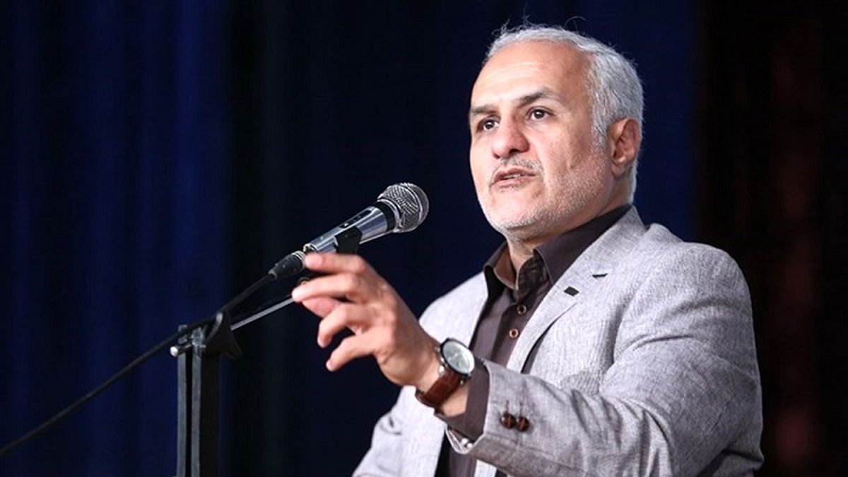 ادبیات تند حسن عباسی علیه روحانی: امام گردن کلفت تر از روحانی یعنی منتظری رو عزل کرد