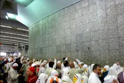  رمی جمرات حجاج در منا

