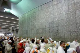  رمی جمرات حجاج در منا

