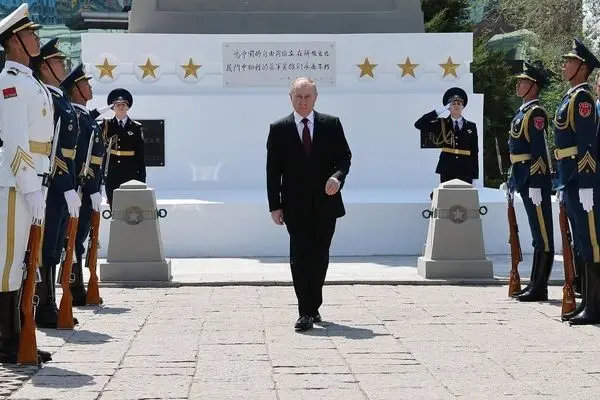 استقبال آنچنانی از پوتین + فیلم