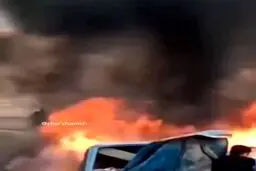 لحظه هولناک نجات راننده نیسان از آتش توسط مردم