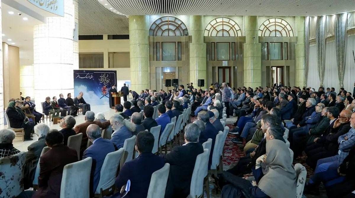 رئیس جمهور: پیشرفت‌های کشور با هنرمندی به تصویر کشیده شوند